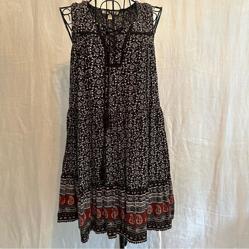 American Eagle dress, XXS black, white and maroon. Tie at neck.